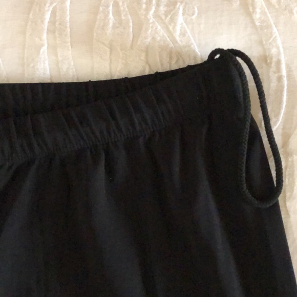 Black capris with draw string - Picture 2 of 3